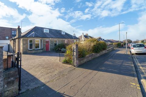 90 Duddingston Park, Edinburgh, EH15 1JZ