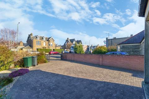90 Duddingston Park, Edinburgh, EH15 1JZ