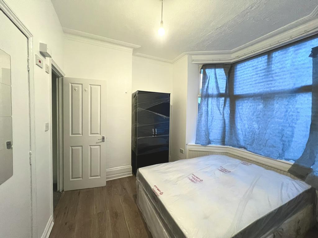 1 Studio Flat to rent in Mitcham