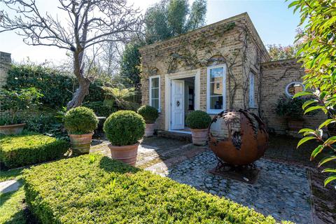 16 Macaulay Road, London, SW4 0QX