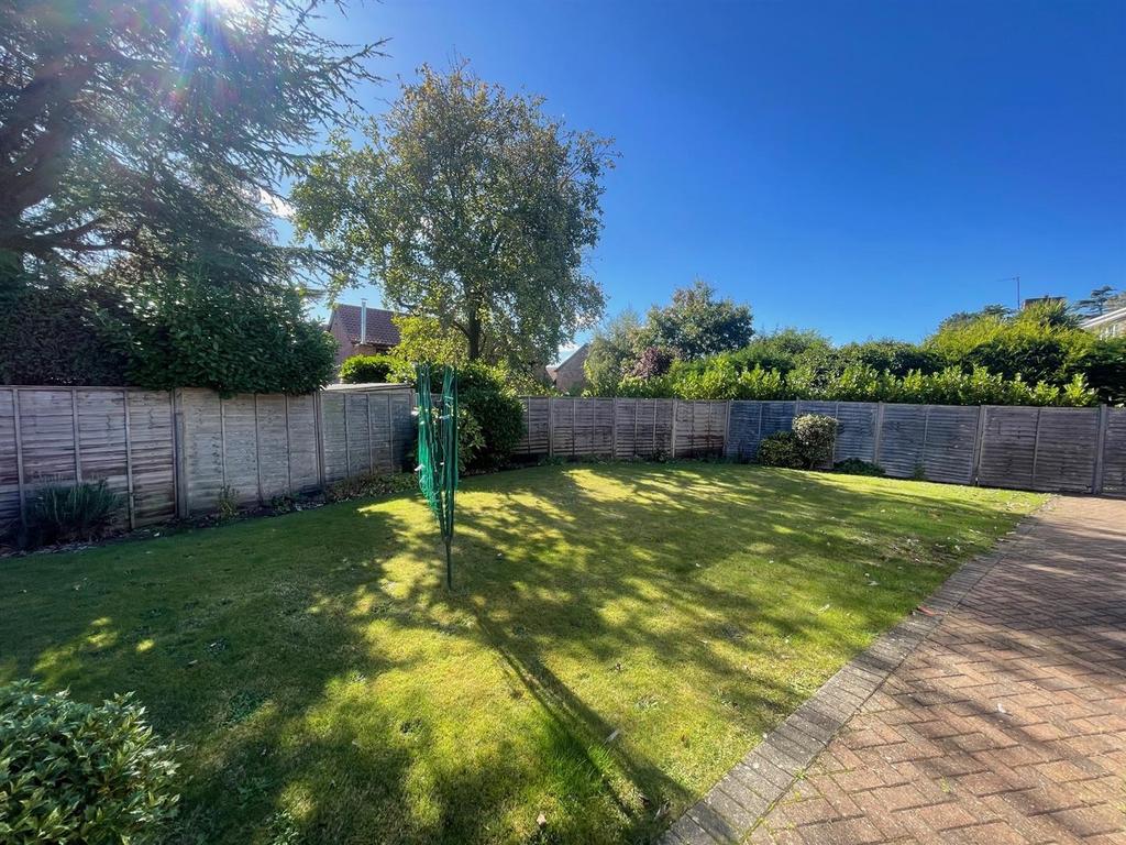 139 Beech Rd garden.jpg