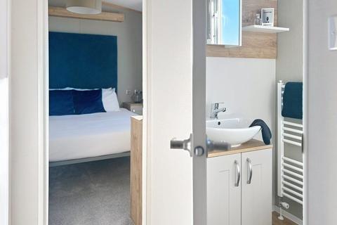 2 bedroom lodge for sale, Pakefield Holiday Park