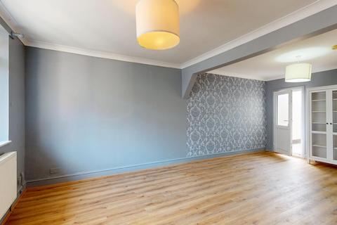 3 bedroom terraced house to rent, Adine Road, London E13