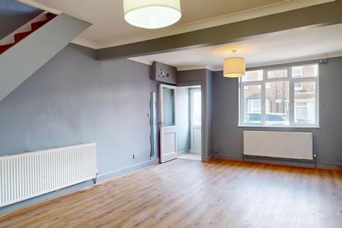 3 bedroom terraced house to rent, Adine Road, London E13