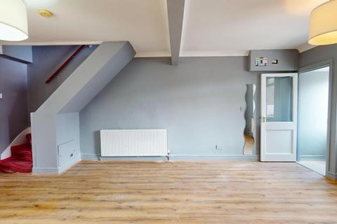 3 bedroom terraced house to rent, Adine Road, London E13