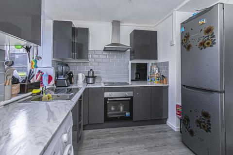 3 bedroom flat for sale, Winifred Crescent, Kirkcaldy, KY2