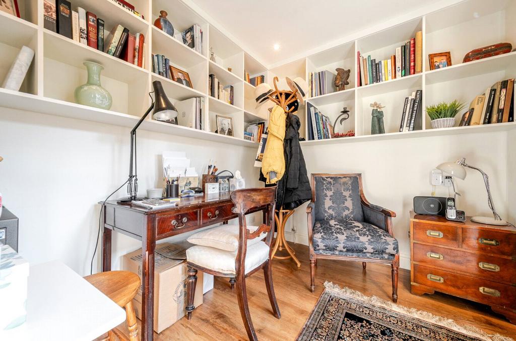 Bedroom 2/Study