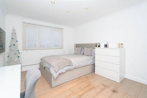 32 Scottswood Road, Bushey, WD23 2DN