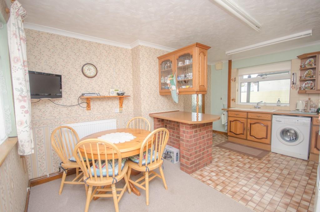 Kitchen pic 2.jpg