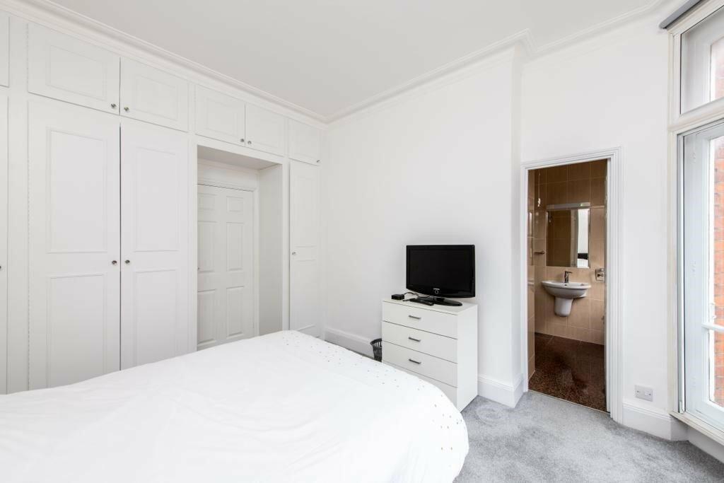 Main bedroom