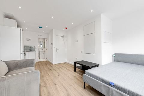 Studio to rent, Regents Park Road London N3