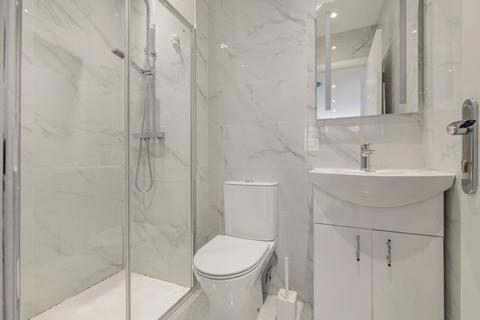 Studio to rent, Regents Park Road London N3