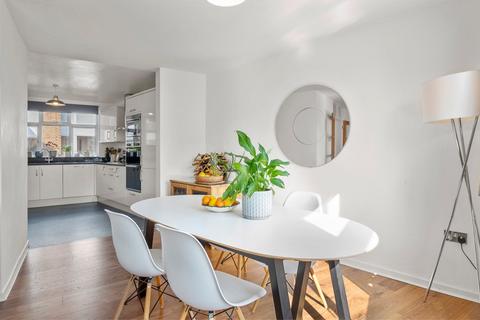 3 bedroom apartment for sale, Station Avenue, WALTON-ON-THAMES, KT12