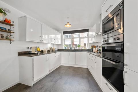 3 bedroom apartment for sale, Station Avenue, WALTON-ON-THAMES, KT12