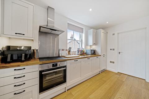 2 bedroom apartment for sale, London Road North, Redhill RH1