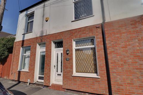 2 bedroom terraced house for sale, Cadogan Street, Hull