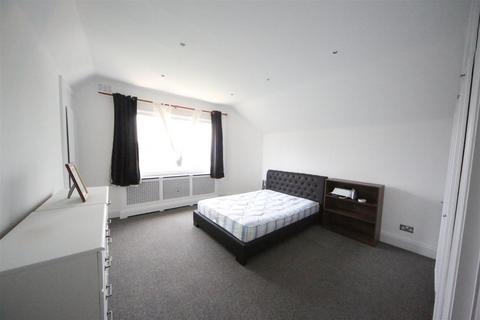 3 bedroom flat for sale, Platts Lane, Hampstead, London NW3