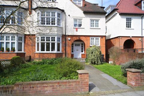 3 bedroom flat for sale, Platts Lane, Hampstead, London NW3