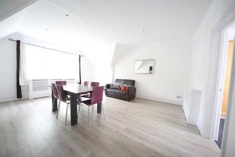 3 bedroom flat for sale, Platts Lane, Hampstead, London NW3