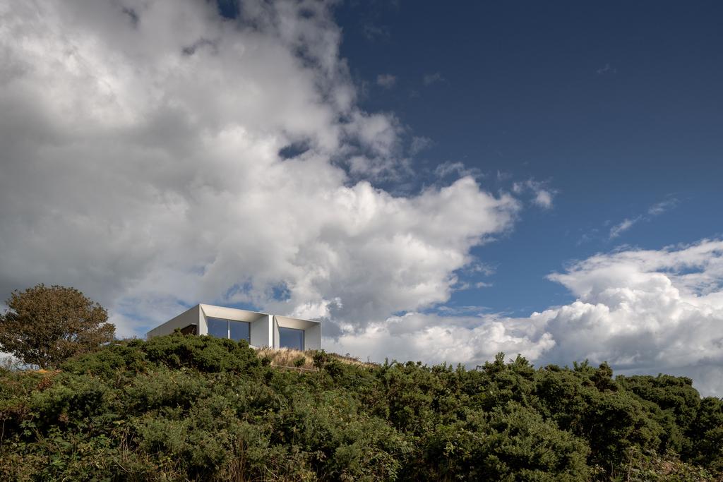 234111 - The Old Radar Station, Ventnor, PO38 -...