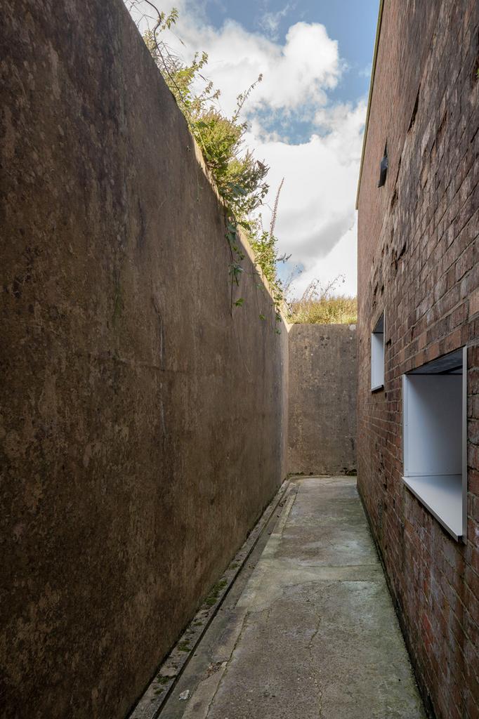 234110 - The Old Radar Station, Ventnor, PO38 -...