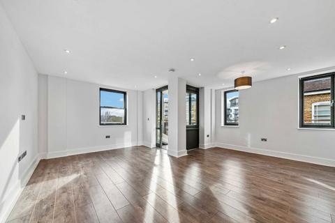 2 bedroom flat for sale, Albany Court, London W4