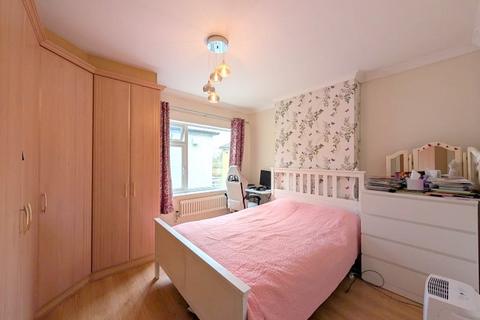 3 bedroom maisonette for sale, London Road, Ashford, TW15
