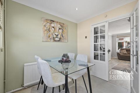 11 Burton Close, Corringham, Stanford-le-hope, SS17 7SB