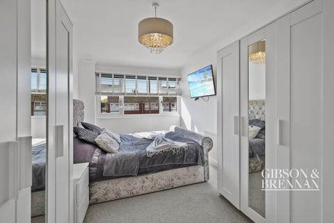 11 Burton Close, Corringham, Stanford-le-hope, SS17 7SB