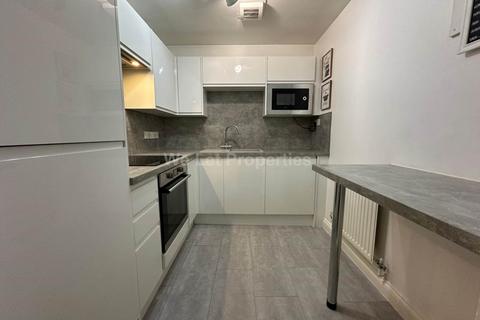 2 bedroom flat to rent, Ardwick Green North, Manchester M12