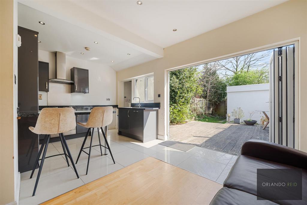 3 Tudor Gardens W3 0 DT-2.jpg