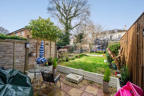 2 bedroom terraced house for sale, Nash Gardens, Surrey RH1