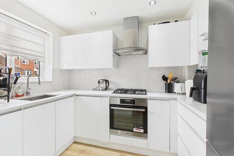 10 Hornbeam Way, Waltham Cross, EN7 6EZ