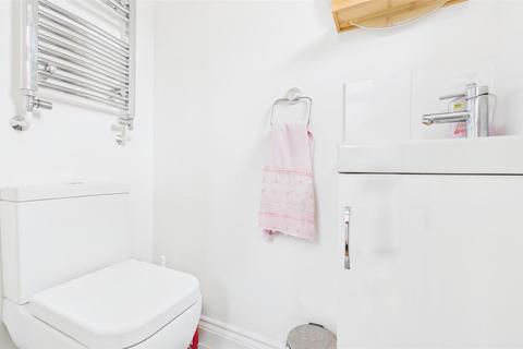 10 Hornbeam Way, Waltham Cross, EN7 6EZ