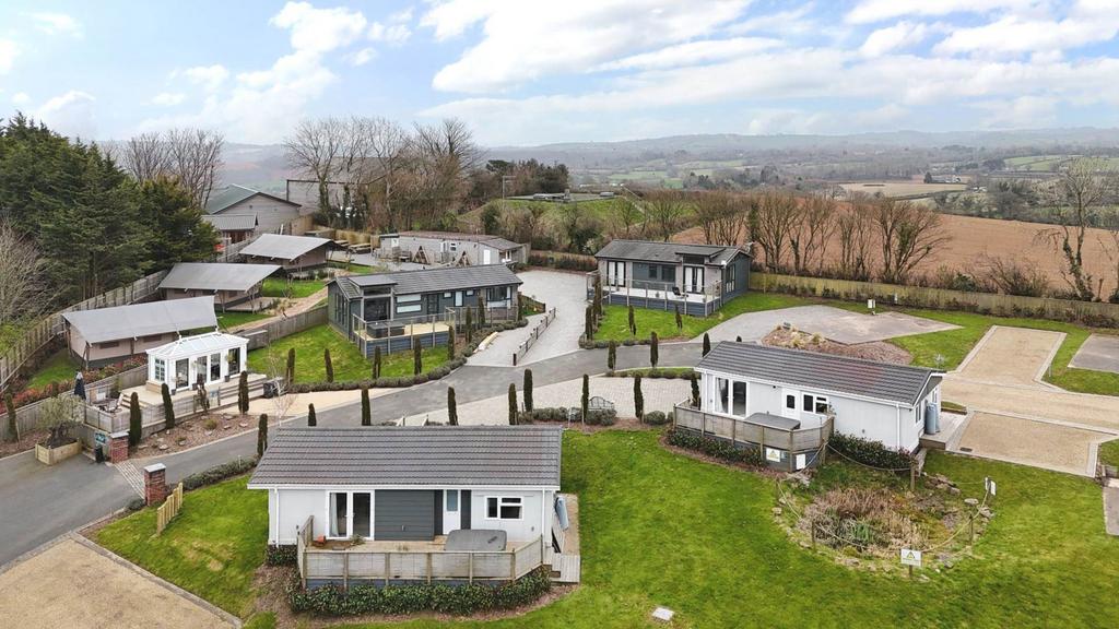 Luxury Holiday Lodge Development with full 12 Month Licence - More
