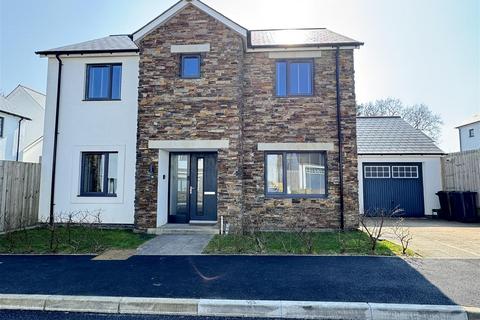 10 Ley Close, St Austell, PL25 3GG