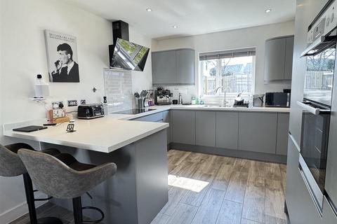 10 Ley Close, St Austell, PL25 3GG