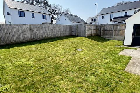10 Ley Close, St Austell, PL25 3GG