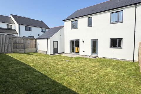 10 Ley Close, St Austell, PL25 3GG