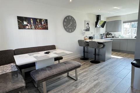 10 Ley Close, St Austell, PL25 3GG