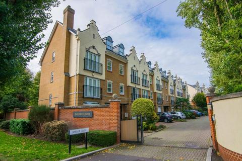 3 Barker Close, Kew, Richmond, TW9 4ET