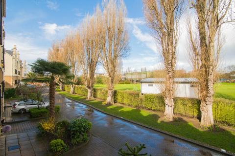 3 Barker Close, Kew, Richmond, TW9 4ET