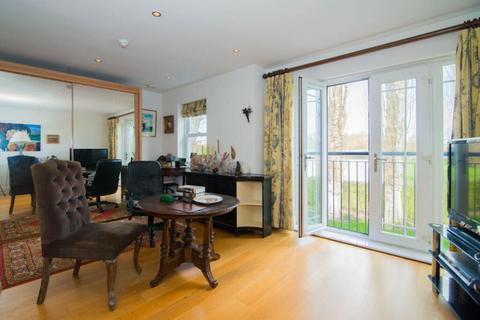 3 Barker Close, Kew, Richmond, TW9 4ET