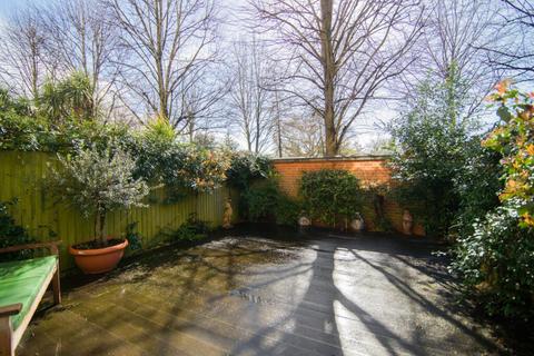 3 Barker Close, Kew, Richmond, TW9 4ET