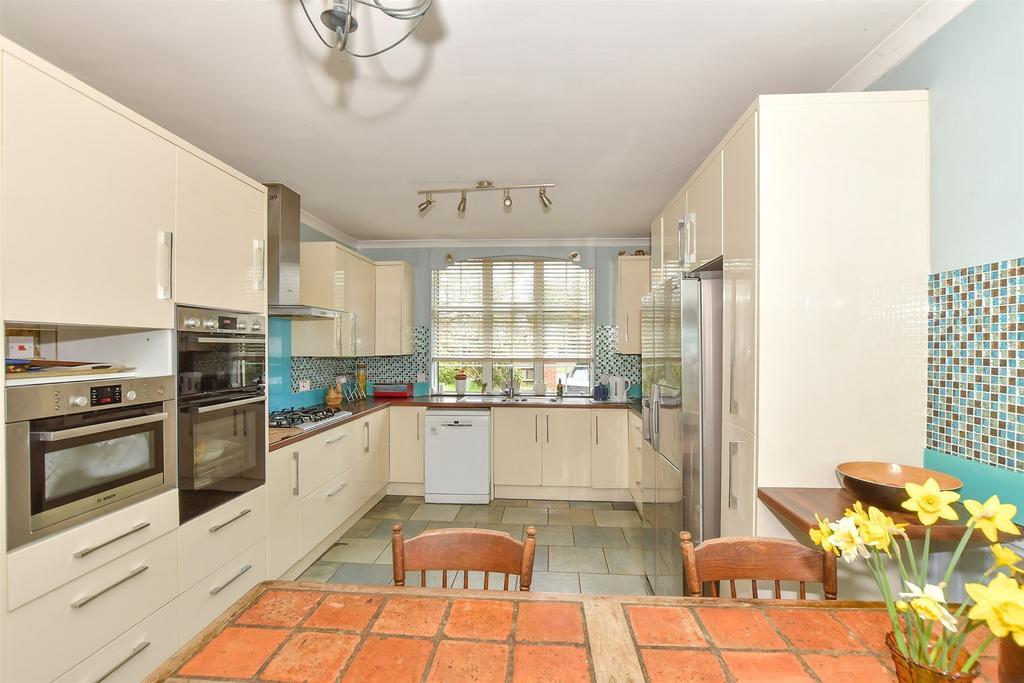 Kitchen/ Breakfast Room