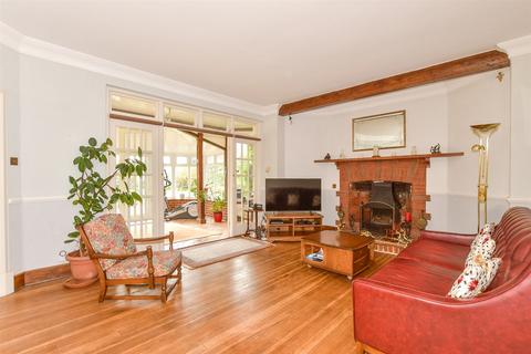 31 Cornwallis Avenue, Folkestone, CT19 5JB