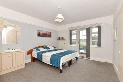 31 Cornwallis Avenue, Folkestone, CT19 5JB