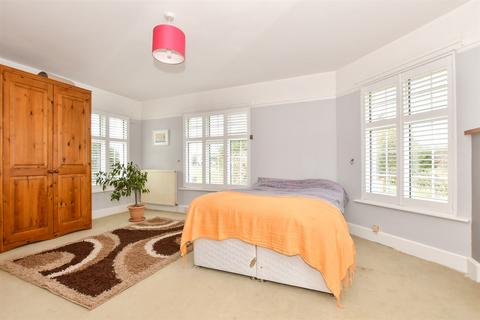 31 Cornwallis Avenue, Folkestone, CT19 5JB
