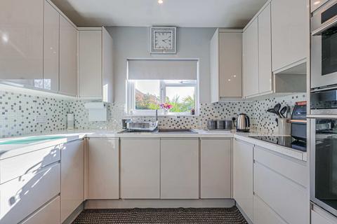 19 Dulverton Close, Westcliff-on-sea, SS0 0HS