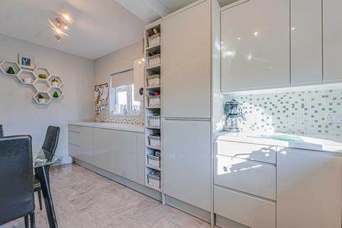 19 Dulverton Close, Westcliff-on-sea, SS0 0HS